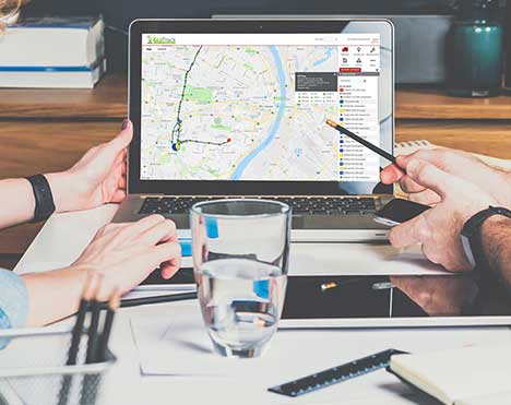 Fleet Managers Reviewing GPSg